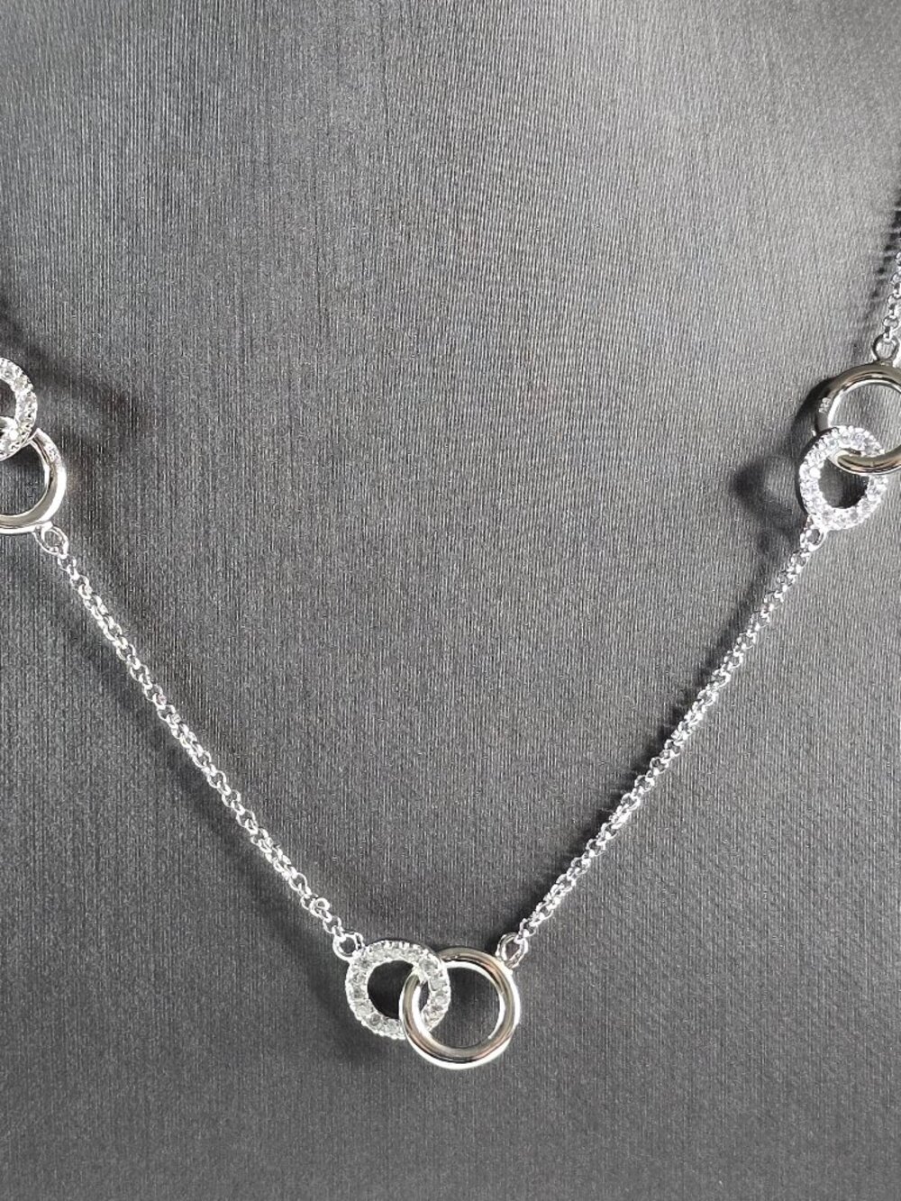 Womens Sterling Silver Modernist CZ Eternity Circle Necklace 9.1g E3068